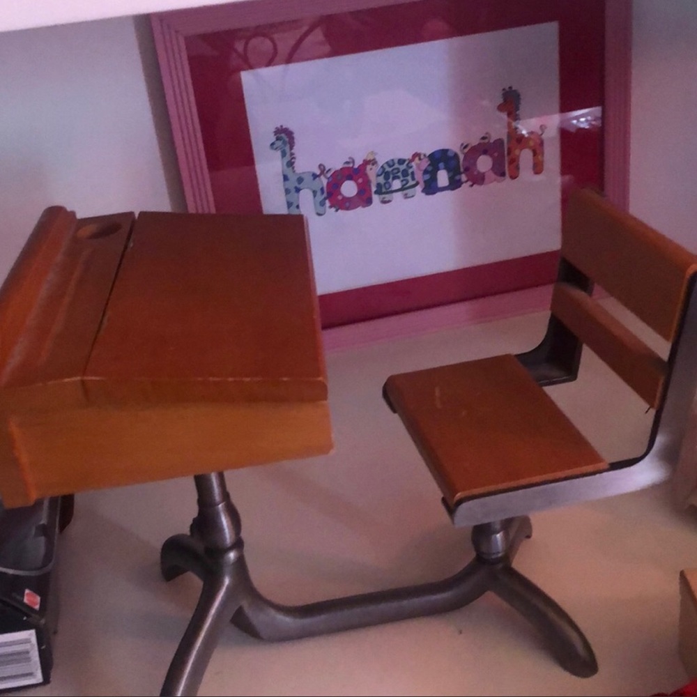 🚨PRICE DROP 🚨- American Girl Doll Desk - Molly